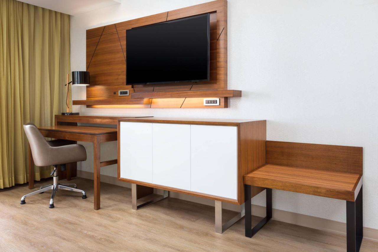 | Courtyard by Marriott Santa Monica