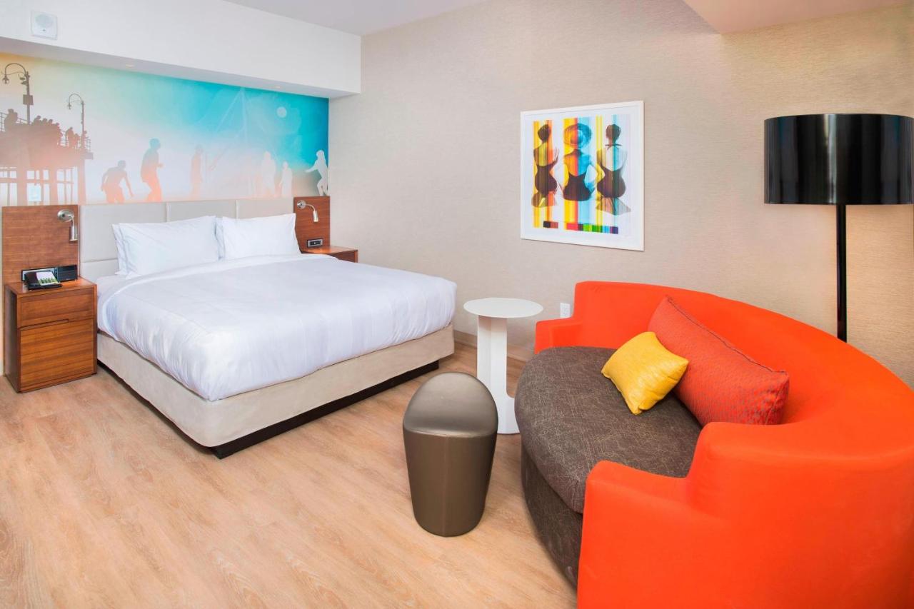 | Courtyard by Marriott Santa Monica
