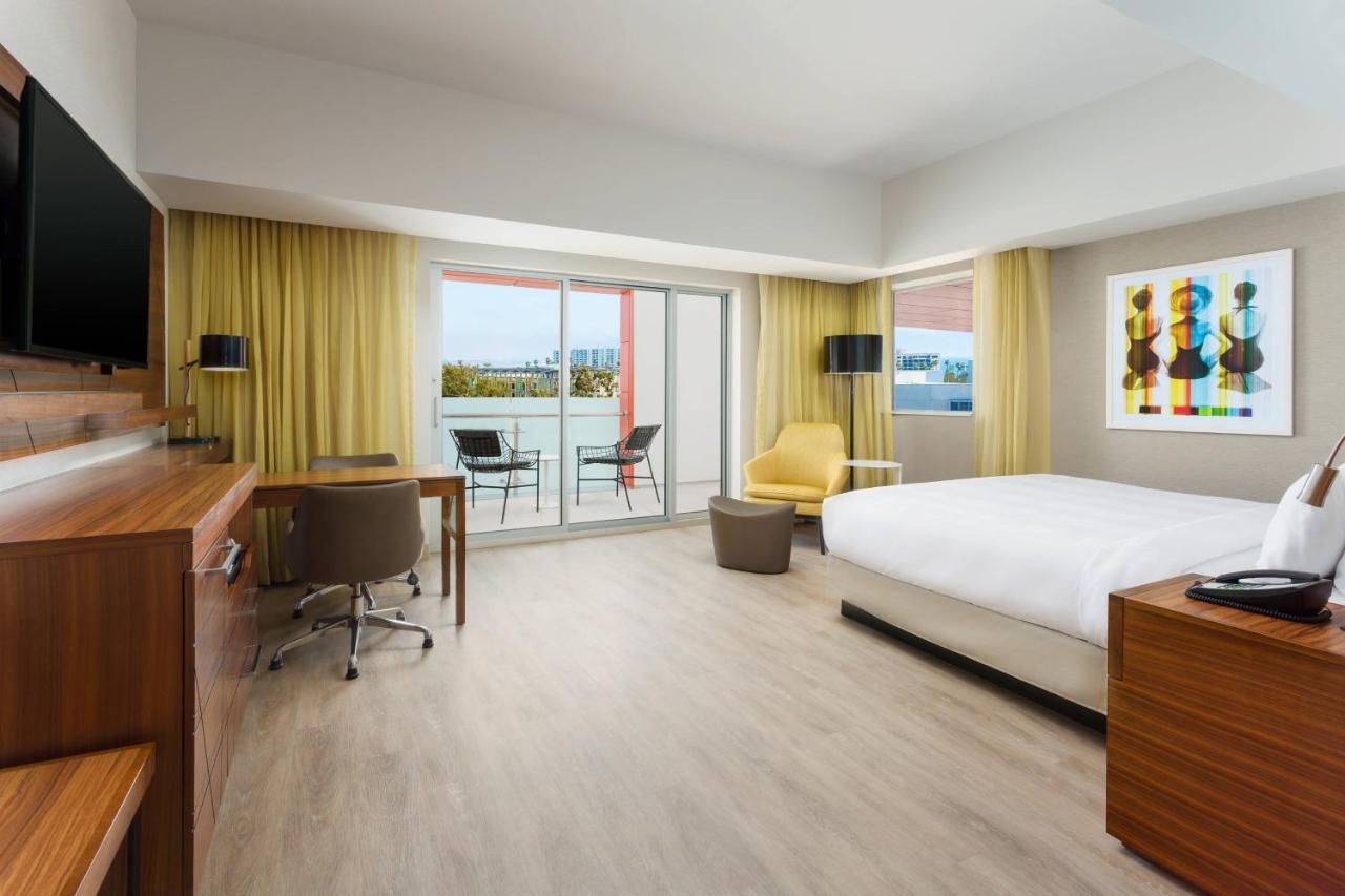 | Courtyard by Marriott Santa Monica