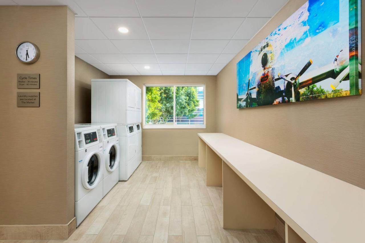 | Courtyard by Marriott Santa Monica