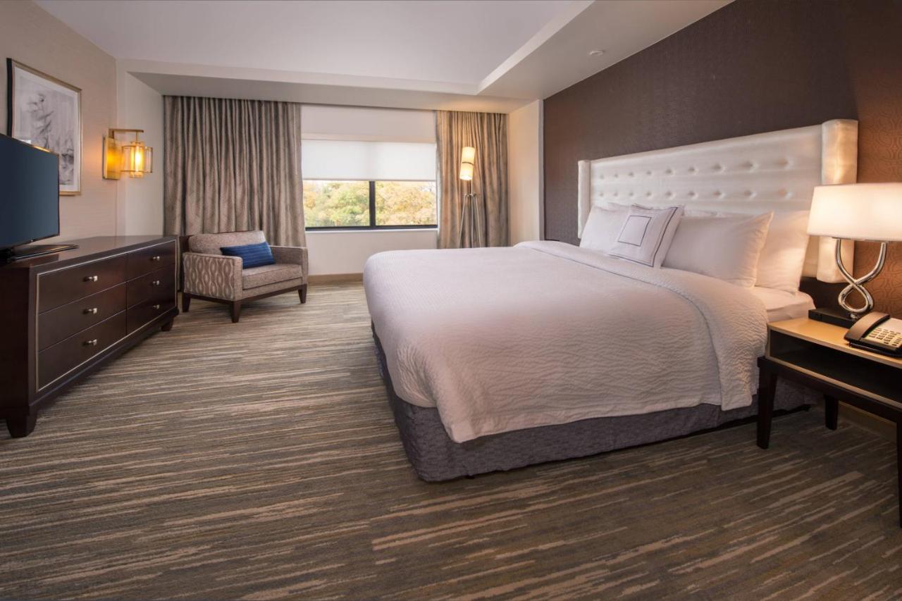 Suite, 1 King, Sofa bed at Courtyard by Marriott Shippensburg