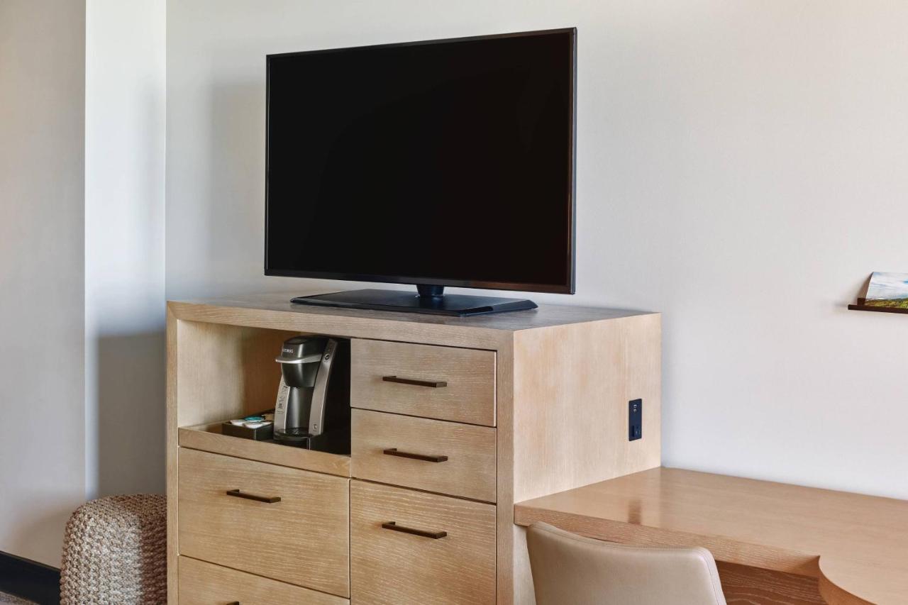 Standard King Room at Hotel Republic San Diego, Autograph Collection