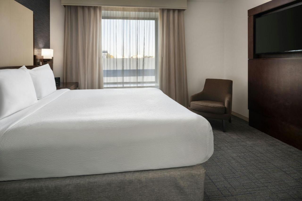 2 Bedroom Suite at Residence Inn Los Angeles Pasadena/Old Town