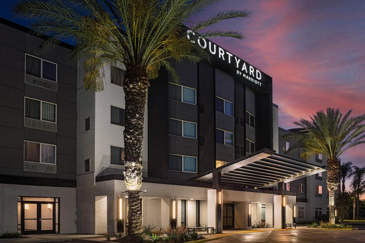 | Courtyard Anaheim Resort/Convention Center
