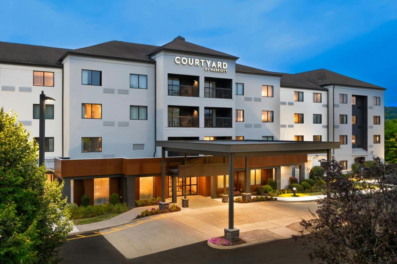 | Courtyard By Marriott Danbury