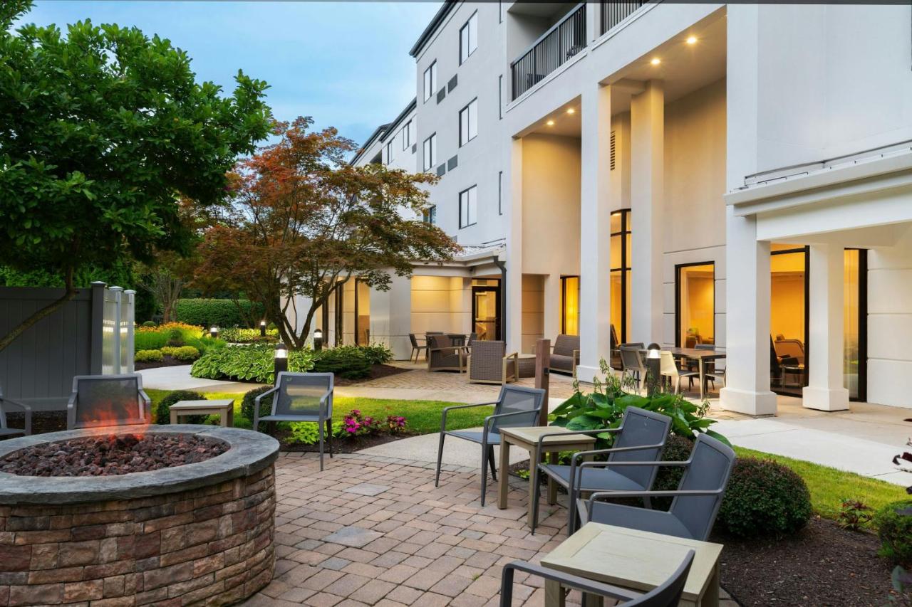 | Courtyard By Marriott Danbury