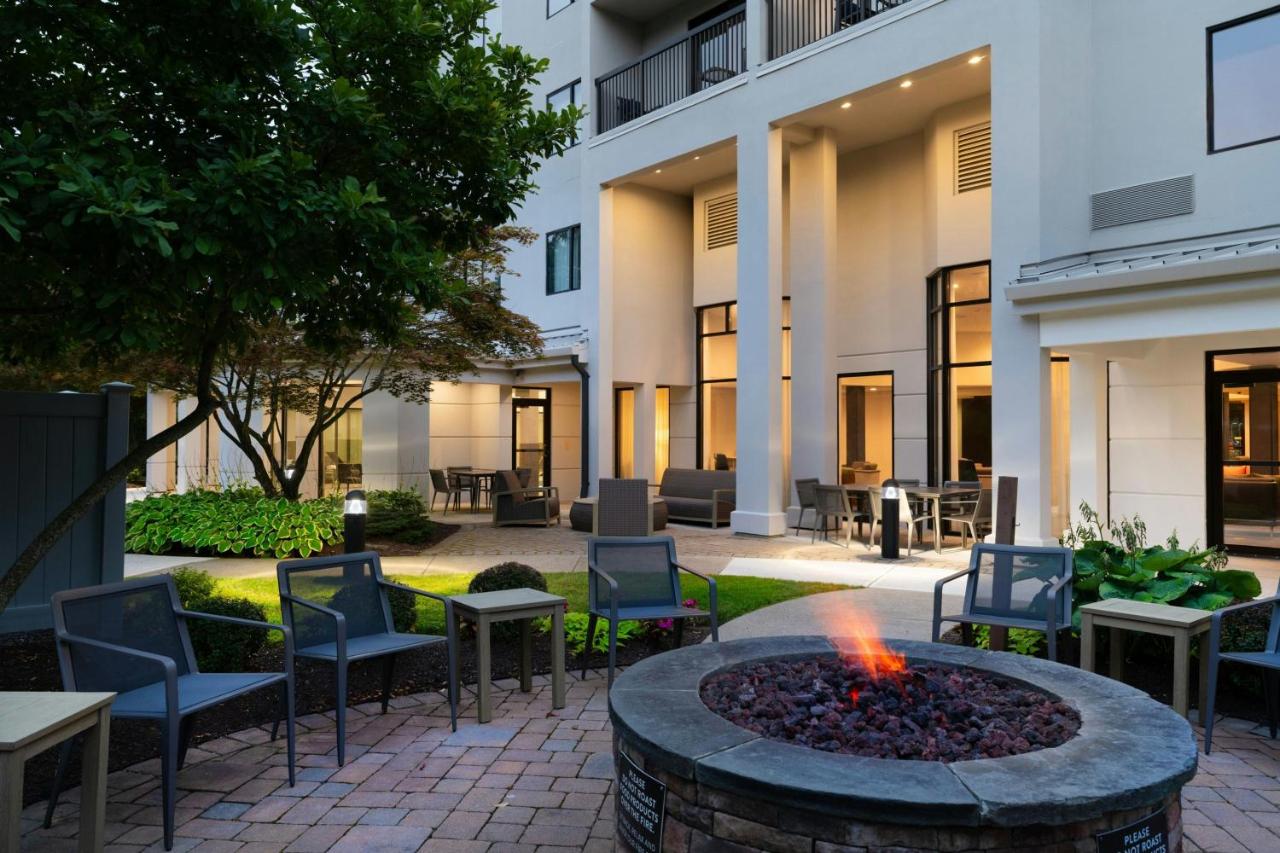 | Courtyard By Marriott Danbury