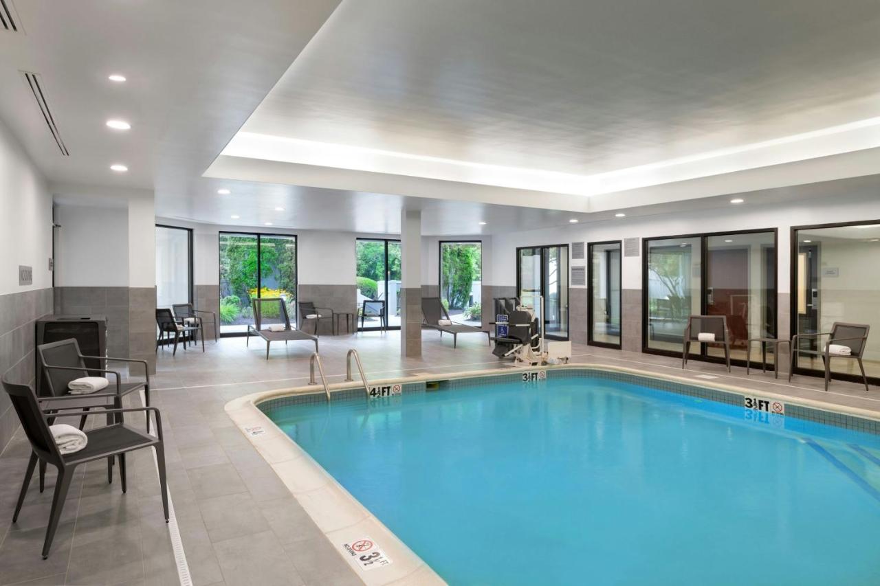 | Courtyard By Marriott Danbury
