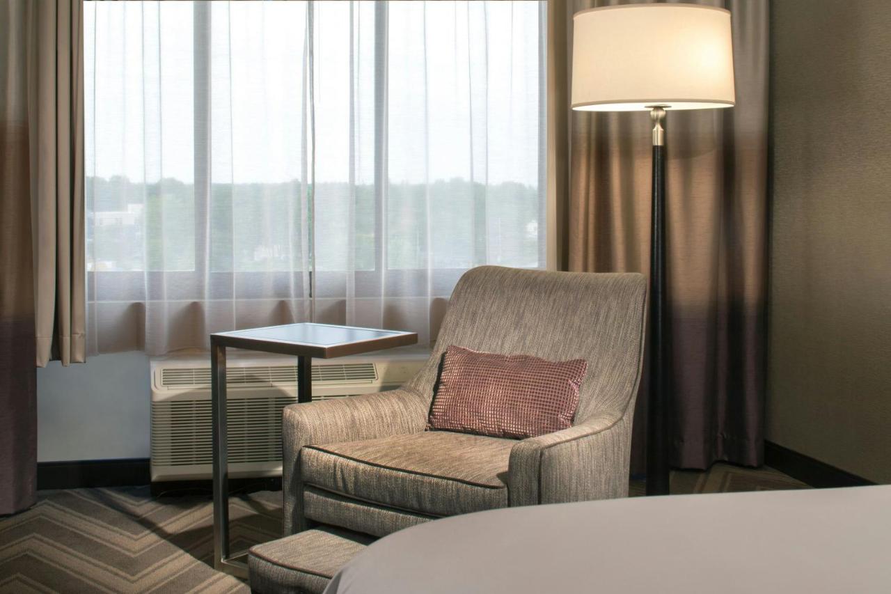 Guest Room, 2 Doubles at Sheraton Bucks County Langhorne