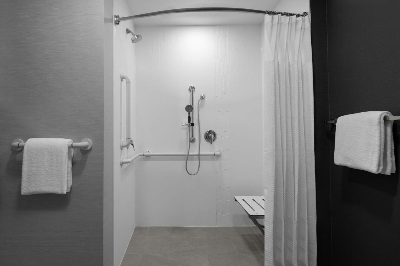 | Courtyard Los Angeles Burbank Airport