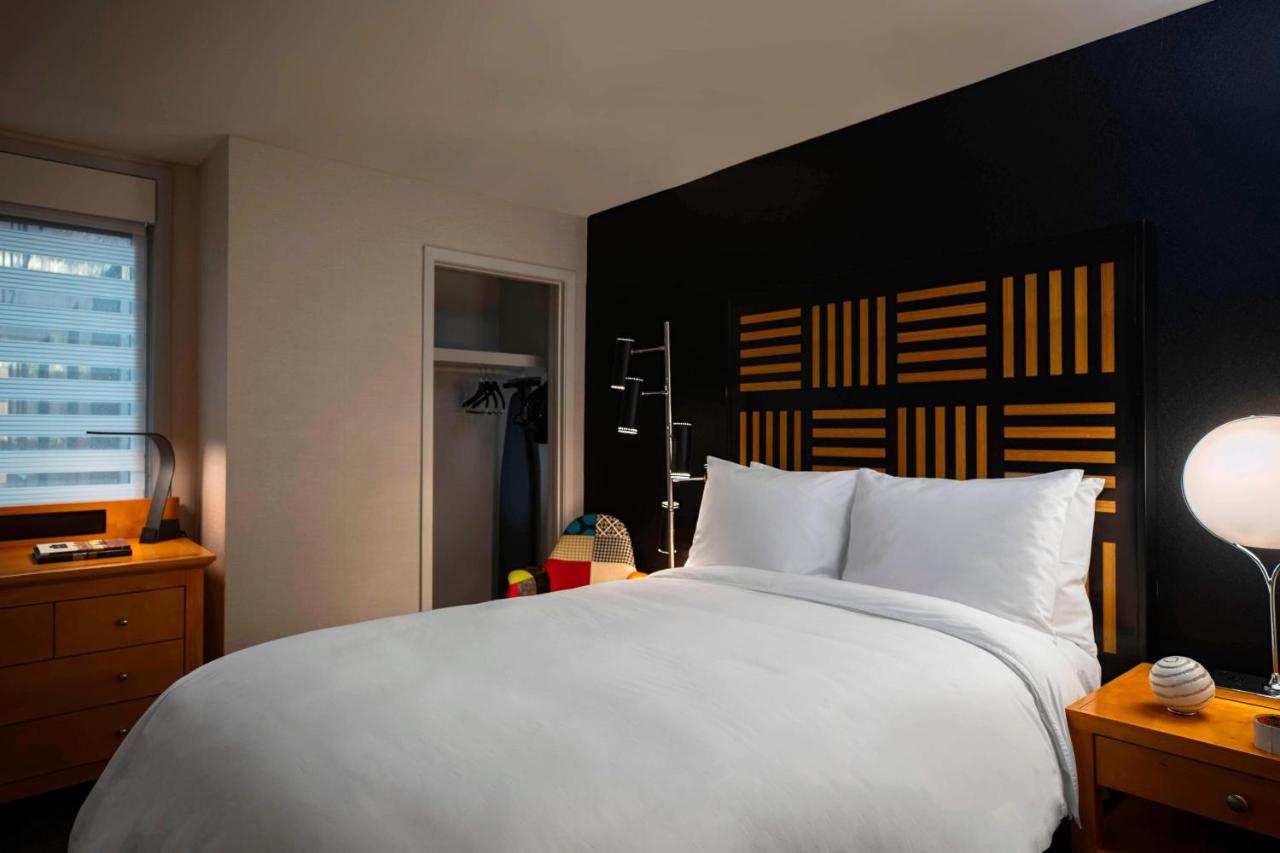 | Renaissance Des Moines Savery Hotel