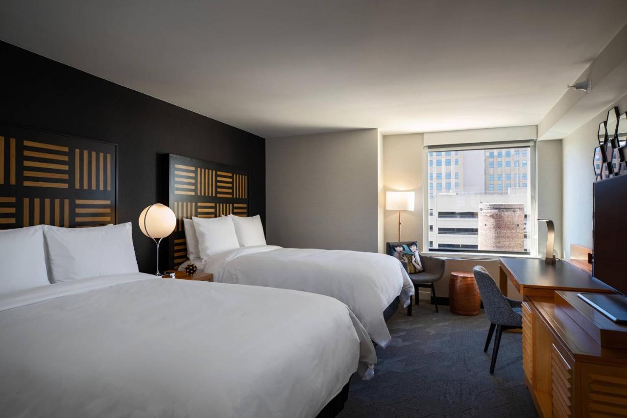 | Renaissance Des Moines Savery Hotel