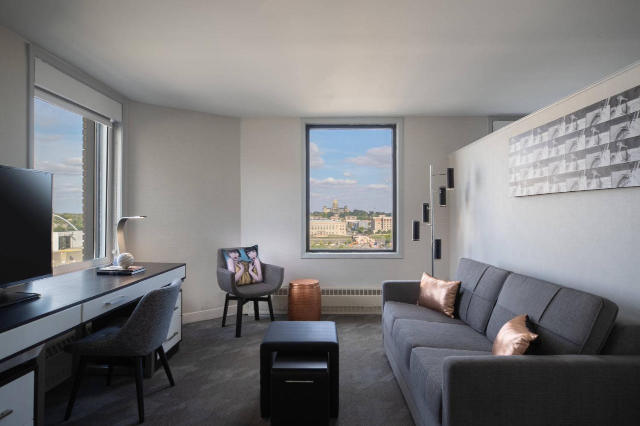 | Renaissance Des Moines Savery Hotel