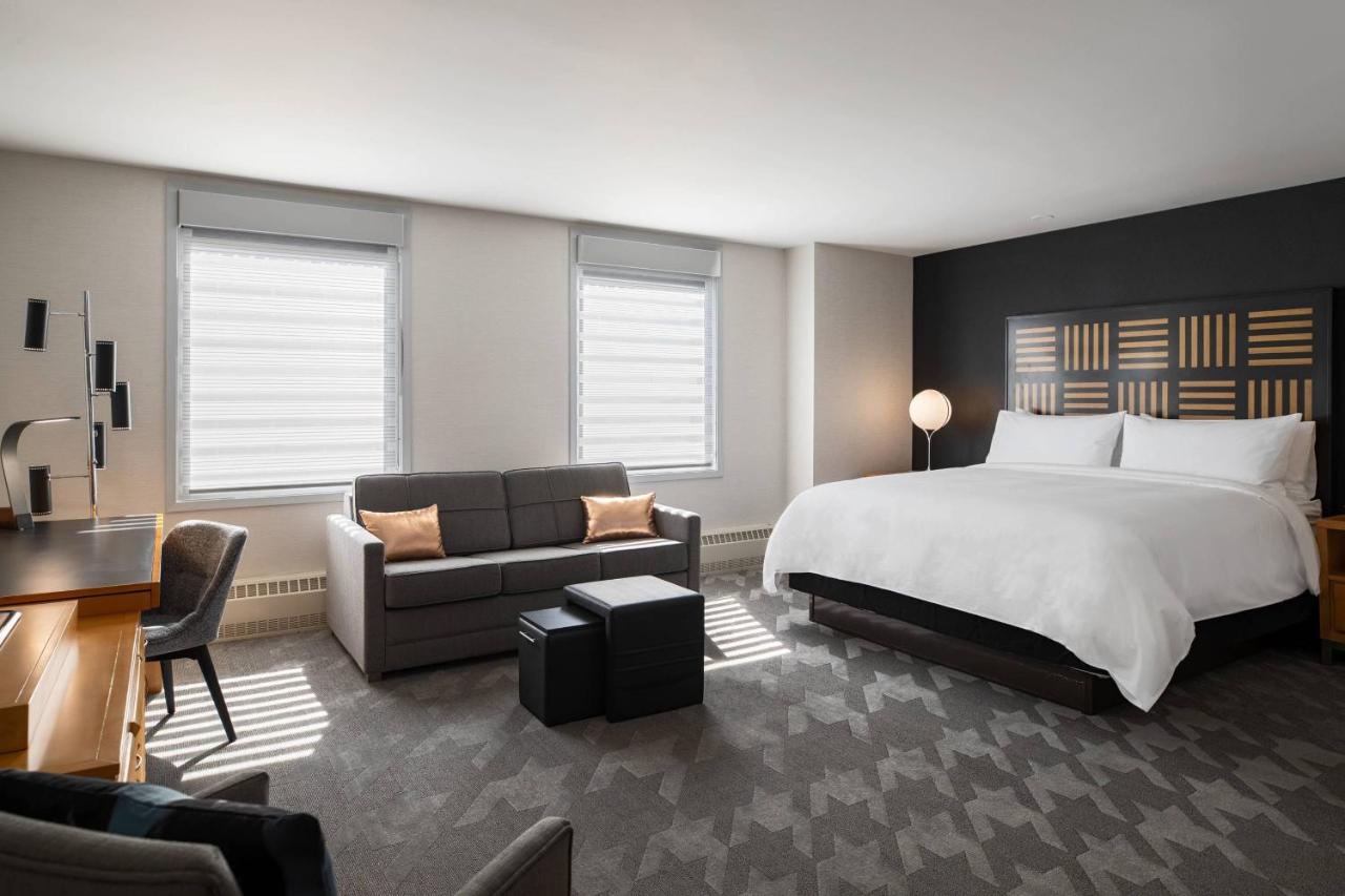 | Renaissance Des Moines Savery Hotel