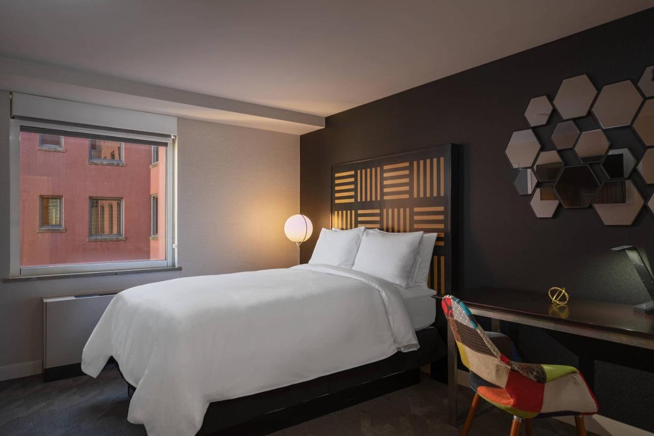 | Renaissance Des Moines Savery Hotel