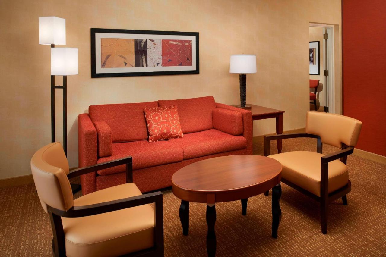 | Courtyard Chicago Waukegan Gurnee