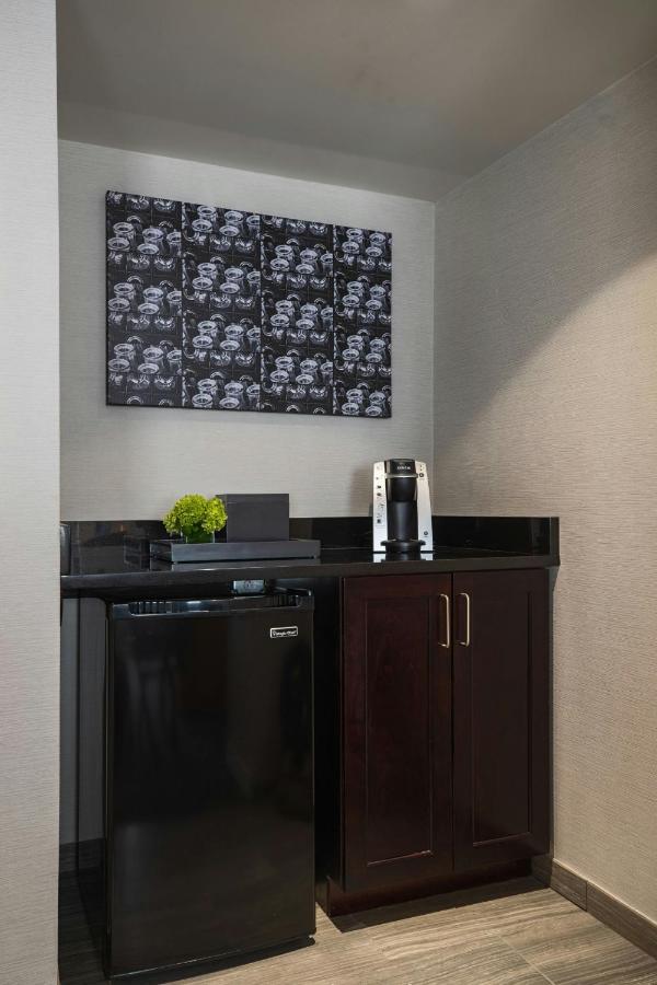 | Renaissance Des Moines Savery Hotel