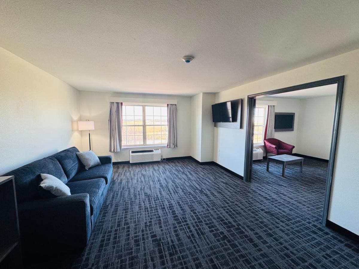 King One-Bedroom Suite - Track View/Non-Smoking at Ramada by Wyndham Sparta/At Speedway
