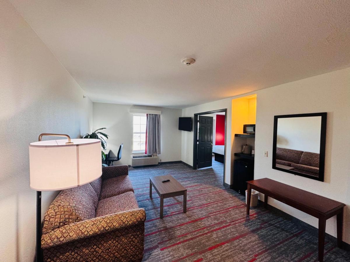 Suite with Spa Bath at Ramada by Wyndham Sparta/At Speedway