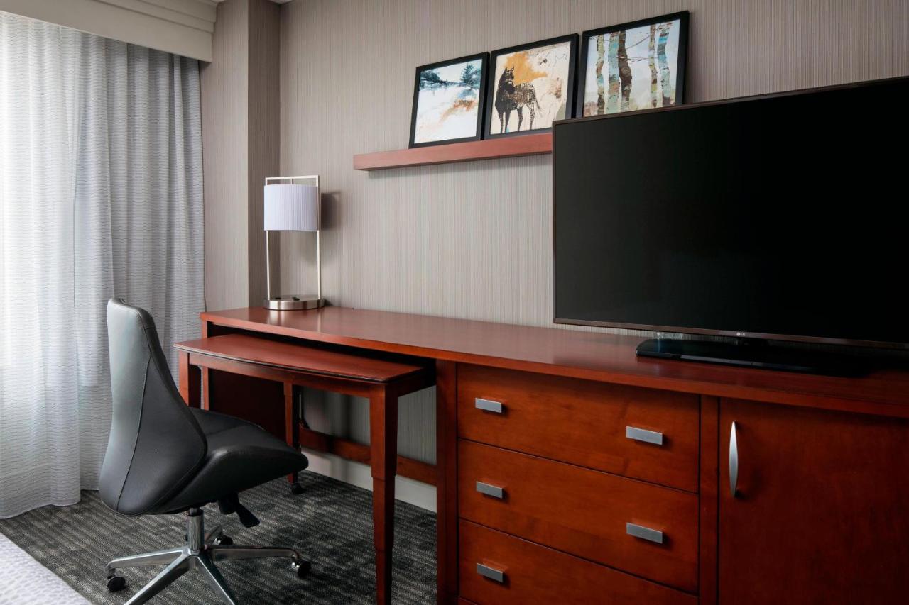 King Room at Courtyard by Marriott Denver Airport