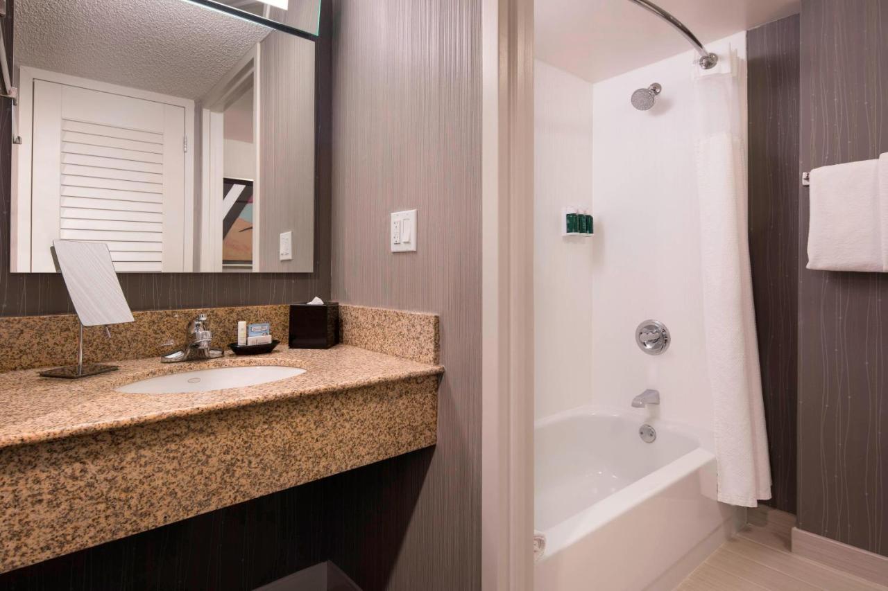 King Room - Allergy Friendly at Courtyard by Marriott Denver Airport