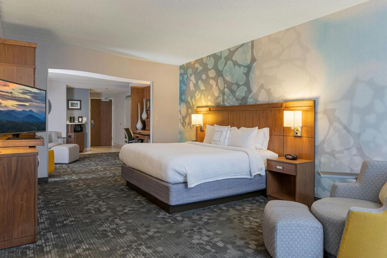 | Courtyard by Marriott Asheville Airport