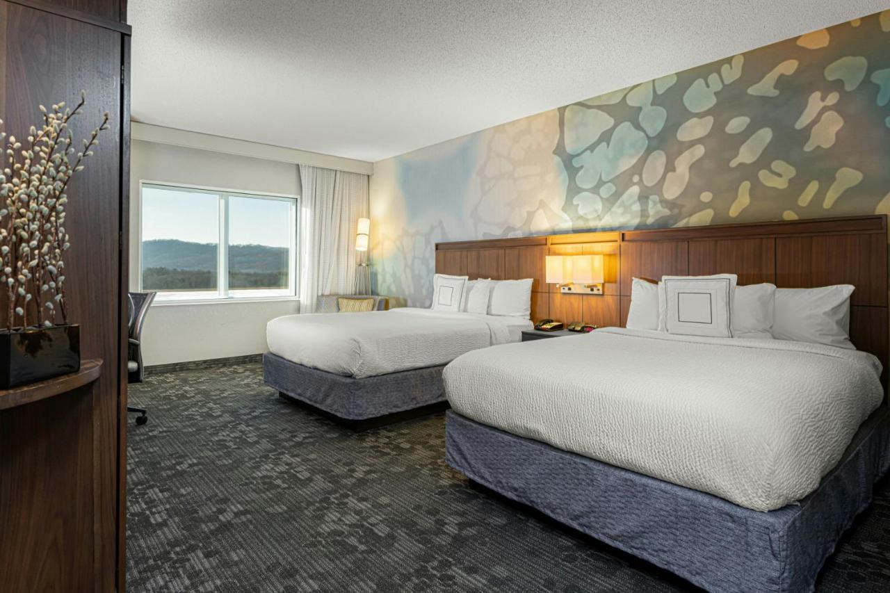 | Courtyard by Marriott Asheville Airport