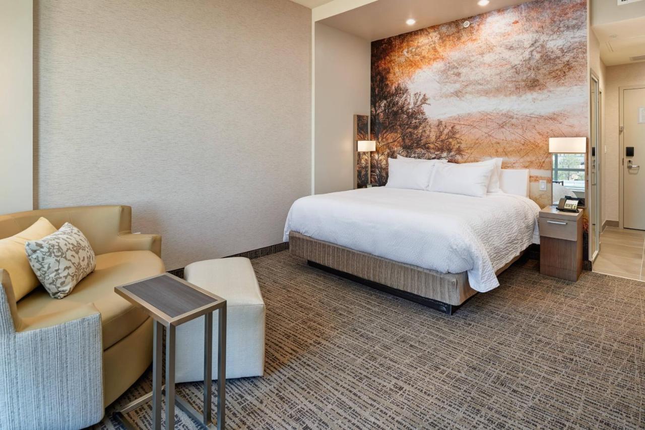 King Guest Room at Courtyard by Marriott El Paso Downtown/Convention Center