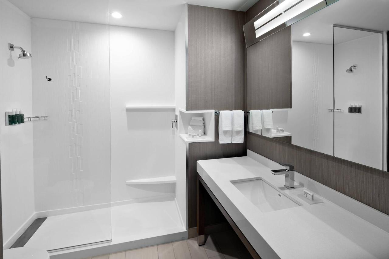 Guest room, 2 Queen at Courtyard by Marriott Delray Beach