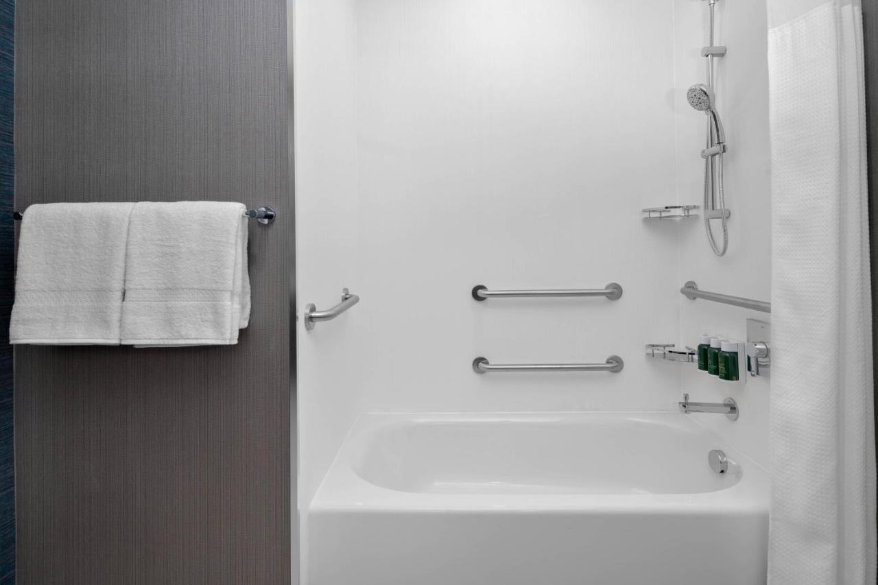 Guest room, 2 Queen at Courtyard by Marriott Delray Beach
