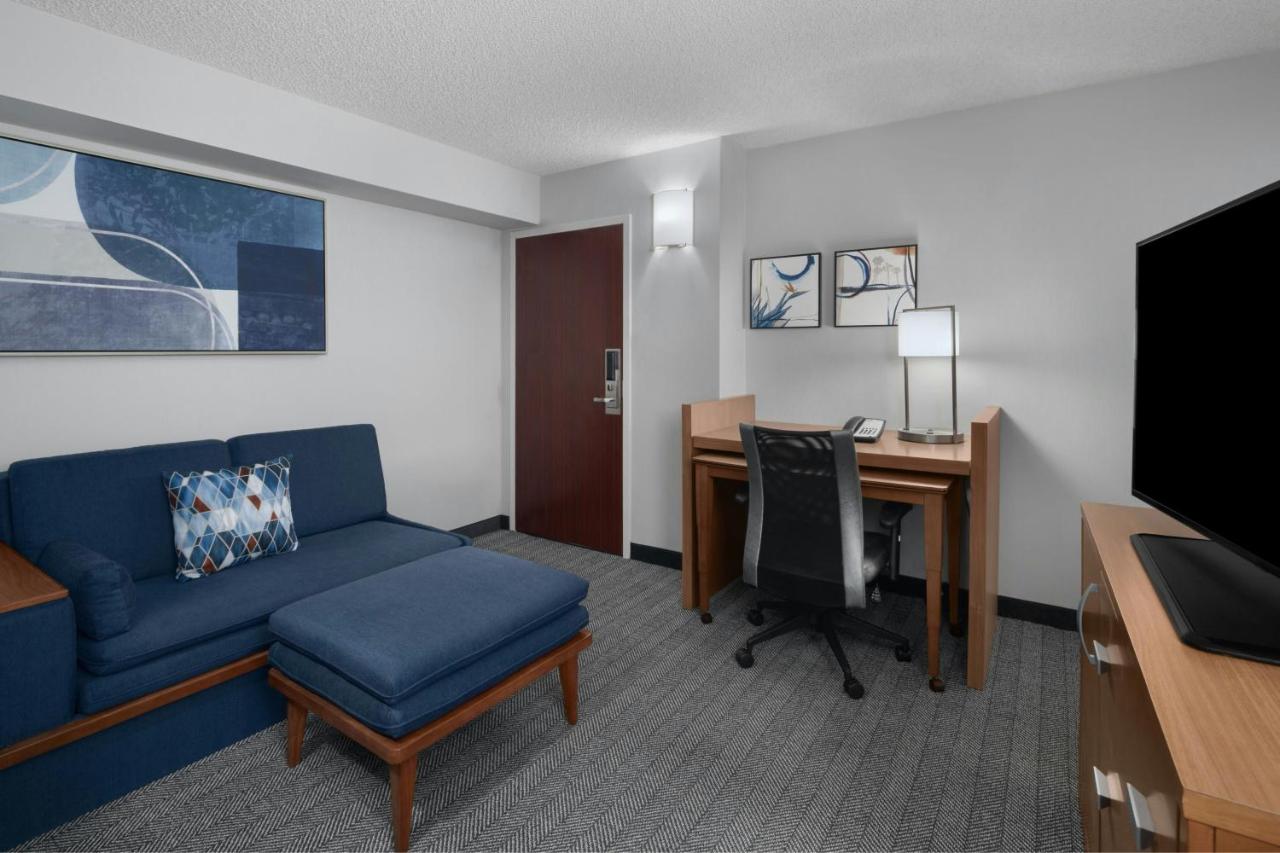One-Bedroom Executive King Suite with Sofa Bed at Courtyard by Marriott Cypress Anaheim/Orange County