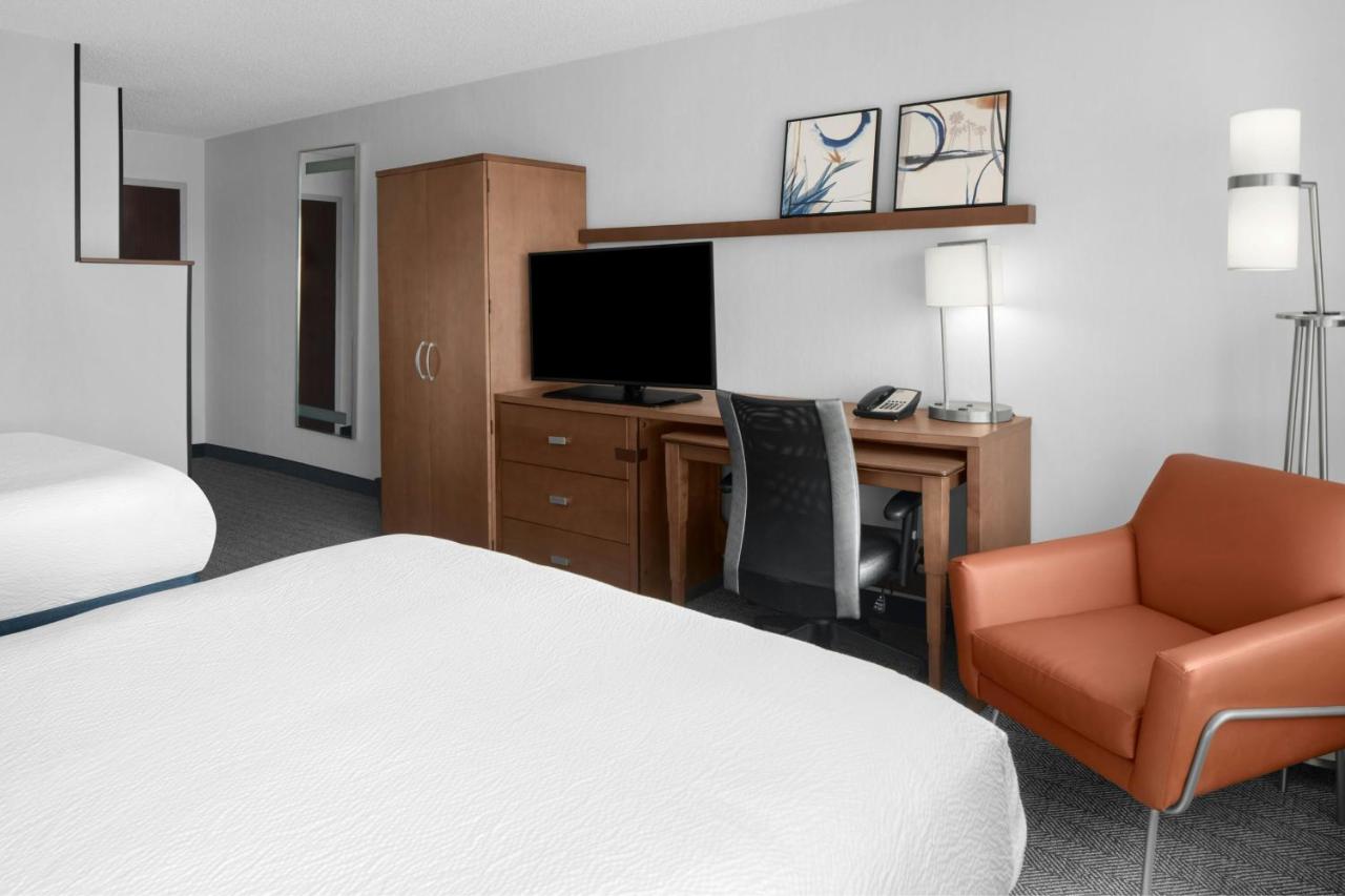 Queen Room with Two Queen Beds at Courtyard by Marriott Cypress Anaheim/Orange County
