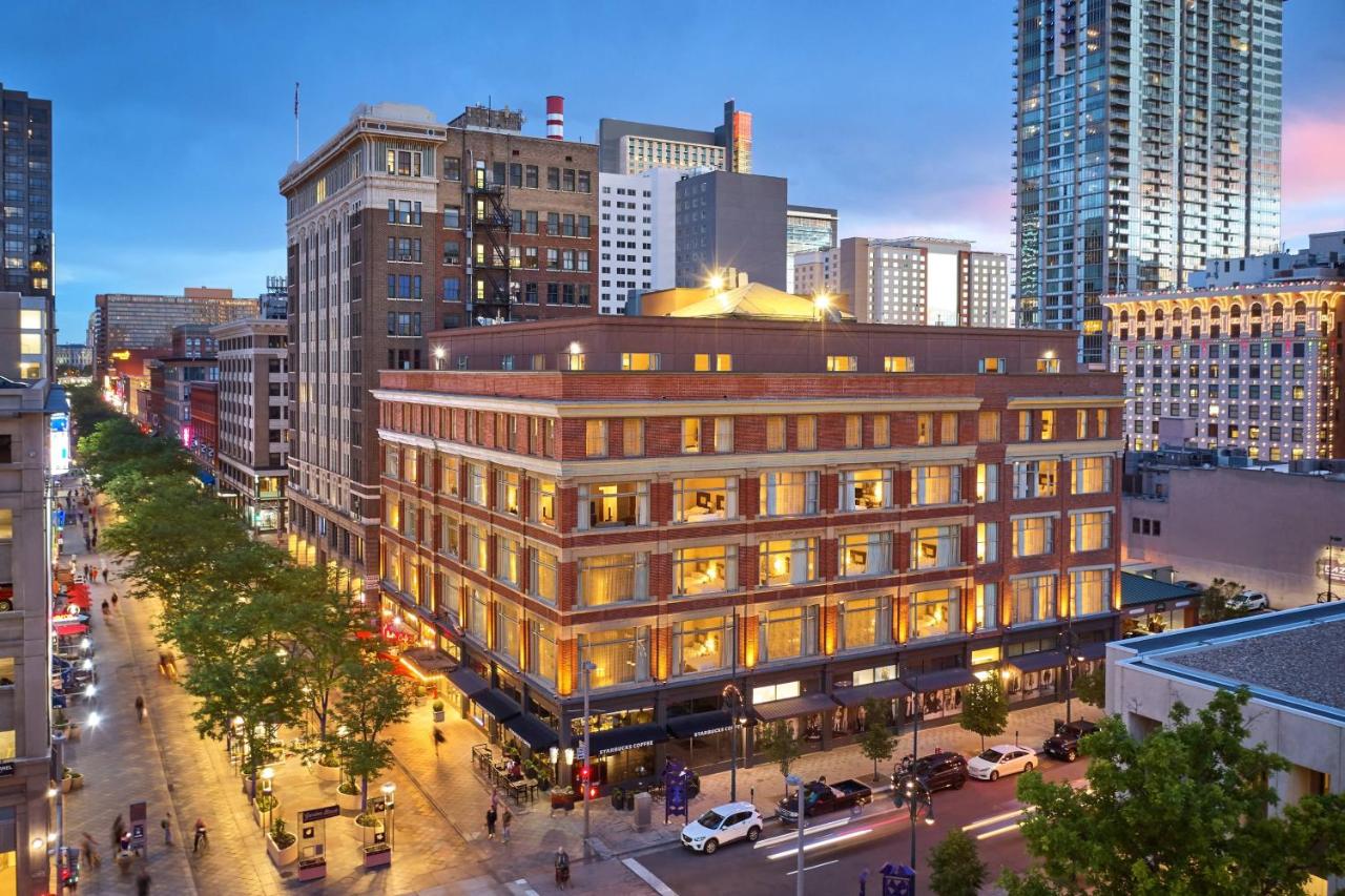 | Courtyard by Marriott Denver Downtown