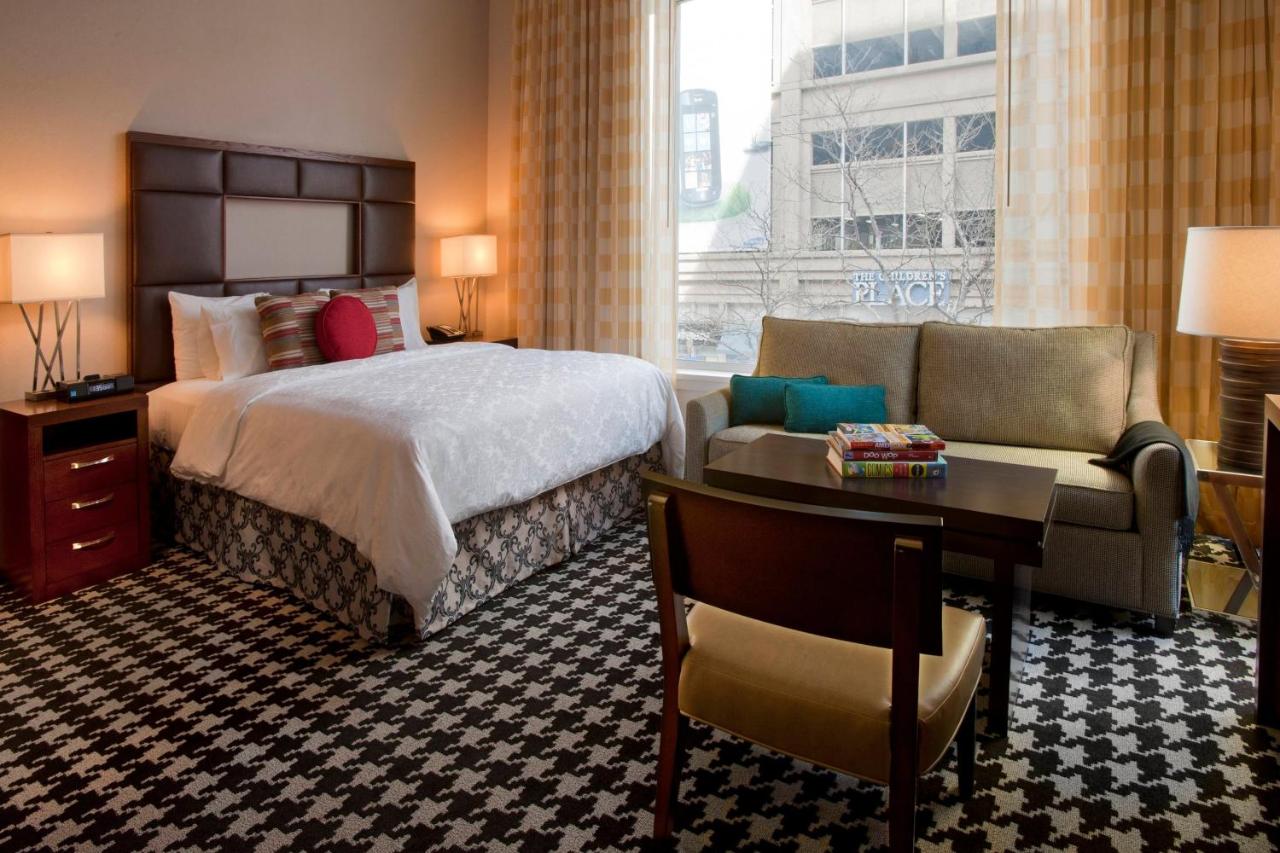 Large King Room at Courtyard by Marriott Denver Downtown