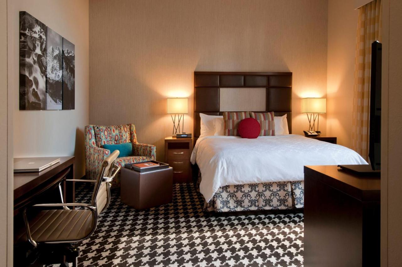 | Courtyard by Marriott Denver Downtown