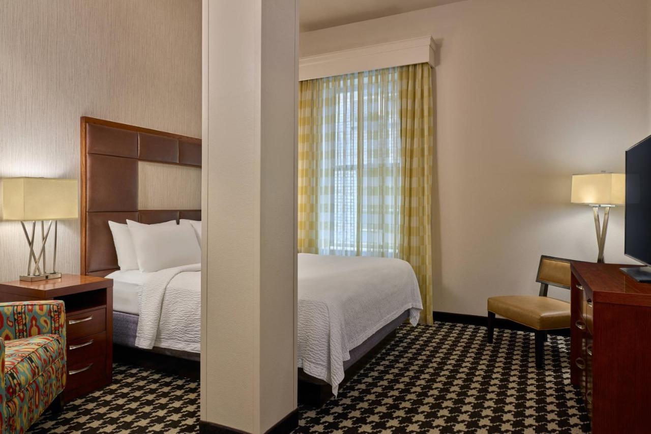 Junior Suite, 1 Bedroom Junior Suite, 1 King, Sofa bed at Courtyard by Marriott Denver Downtown