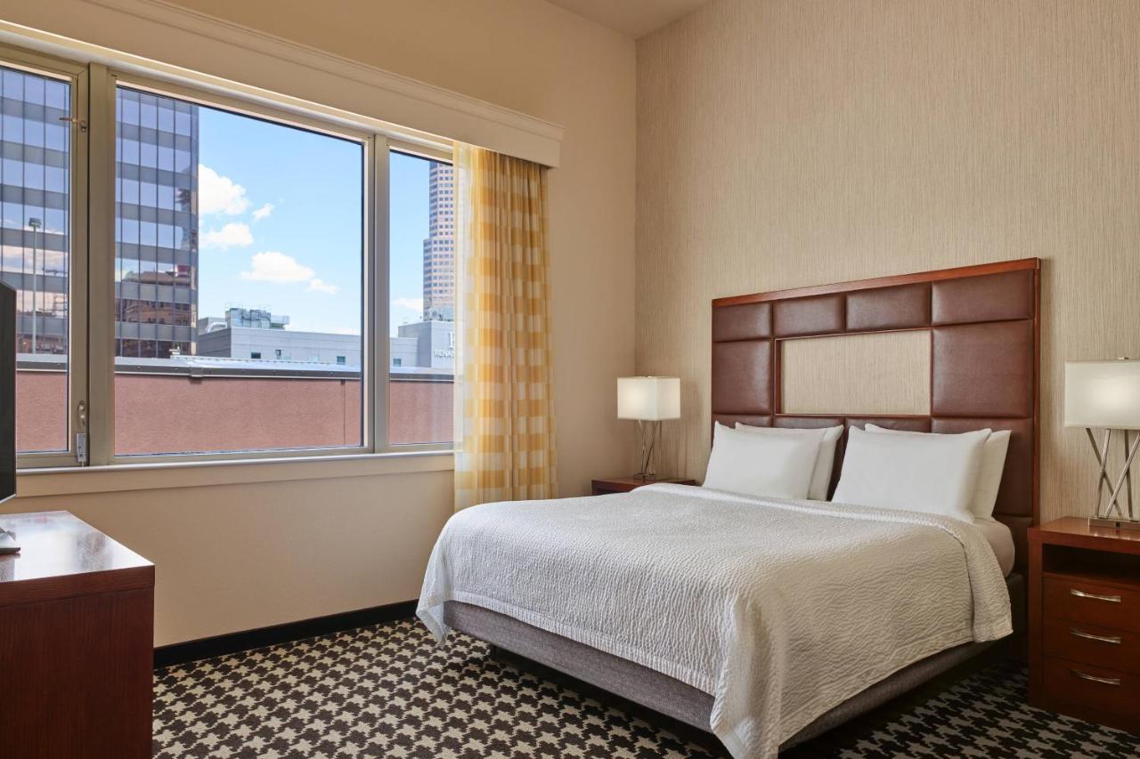 Joslins Suite, 1 Bedroom Suite, 1 King, Sofa bed, Top floor at Courtyard by Marriott Denver Downtown