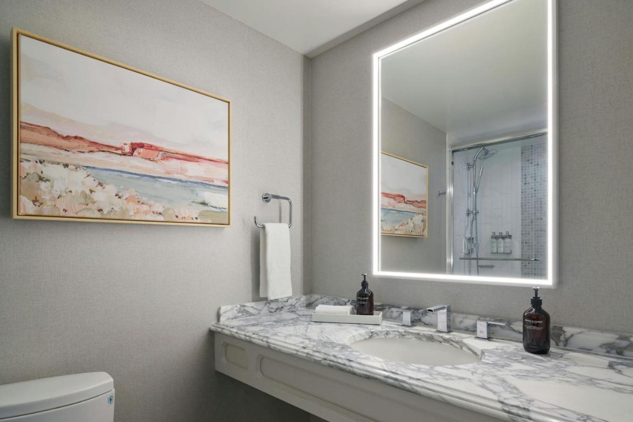 City Lights Room, Guest room, 1 King, City view, High floor at The Camby, Autograph Collection