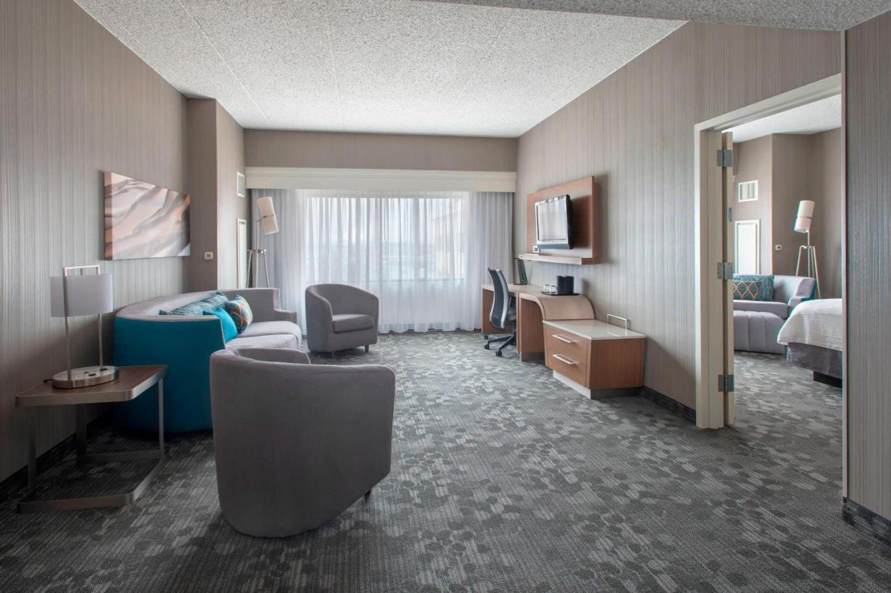 1 Bedroom Suite, 1 King, Sofa bed at Courtyard by Marriott Newark Elizabeth