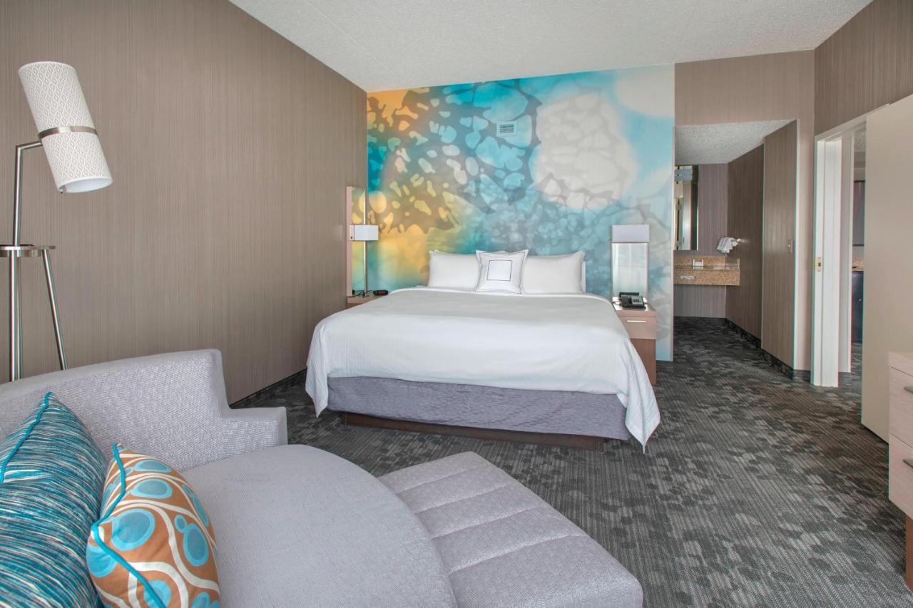 1 Bedroom Suite, 1 King, Sofa bed at Courtyard by Marriott Newark Elizabeth