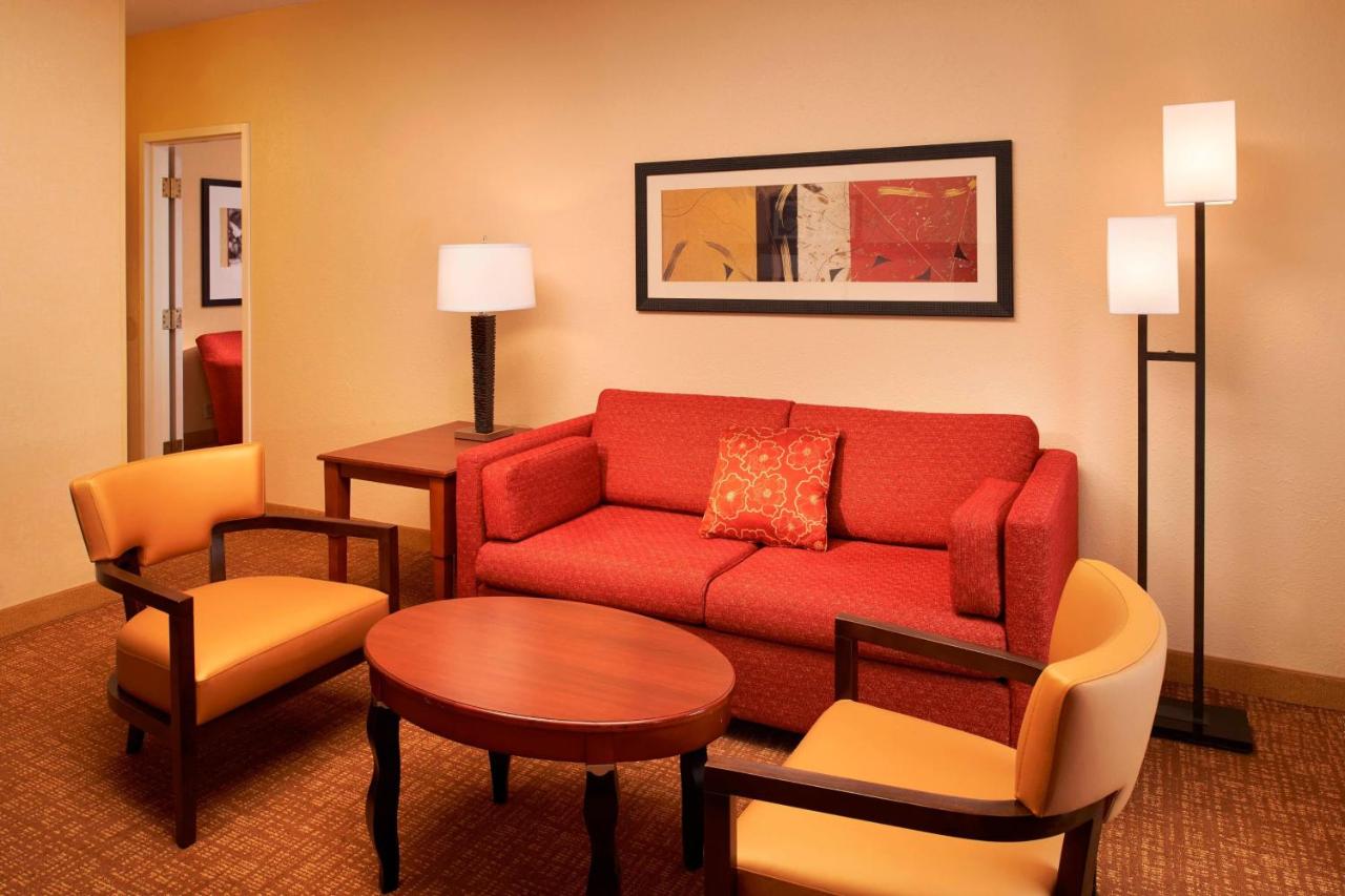 | Courtyard by Marriott Toledo Airport Holland