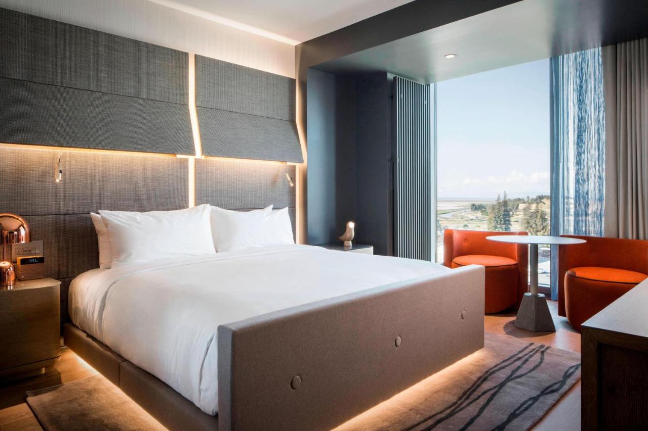 1 Bedroom Suite, 1 King, Partial bay view, Balcony at Hotel Nia, Autograph Collection