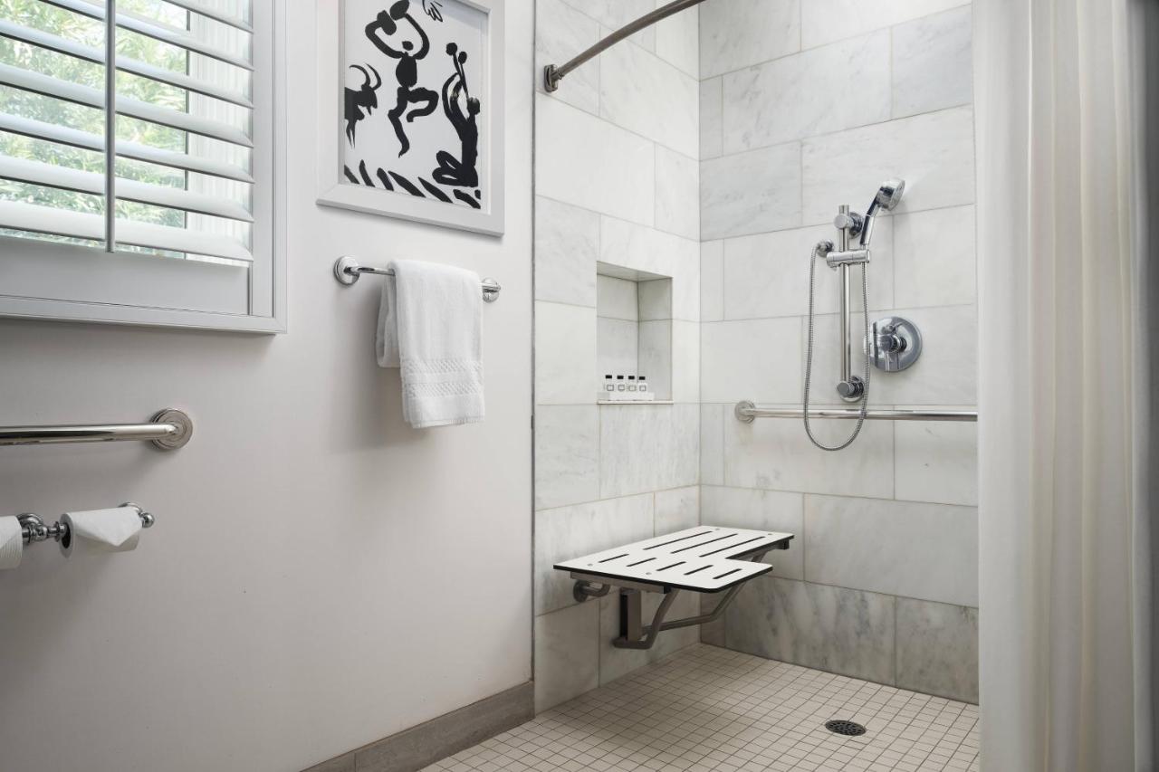 Queen Suite at Triada Palm Springs, Autograph Collection by Marriott
