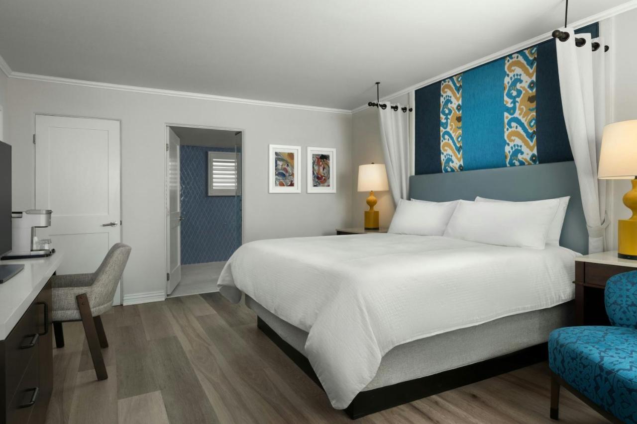 Classic King Room (No Resort Fees) at Triada Palm Springs, Autograph Collection by Marriott