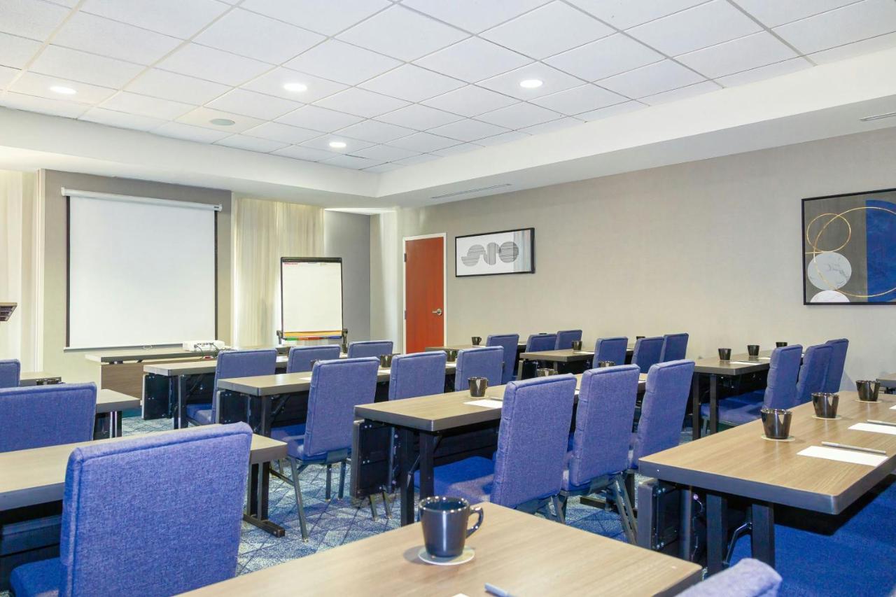 | Courtyard Biloxi North/D'Iberville