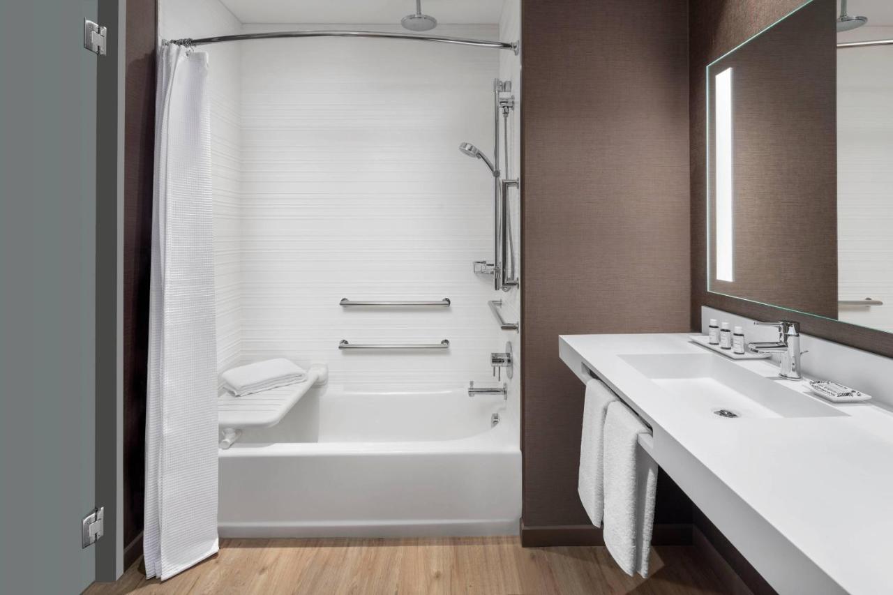  | AC Hotel by Marriott Pittsburgh Downtown
