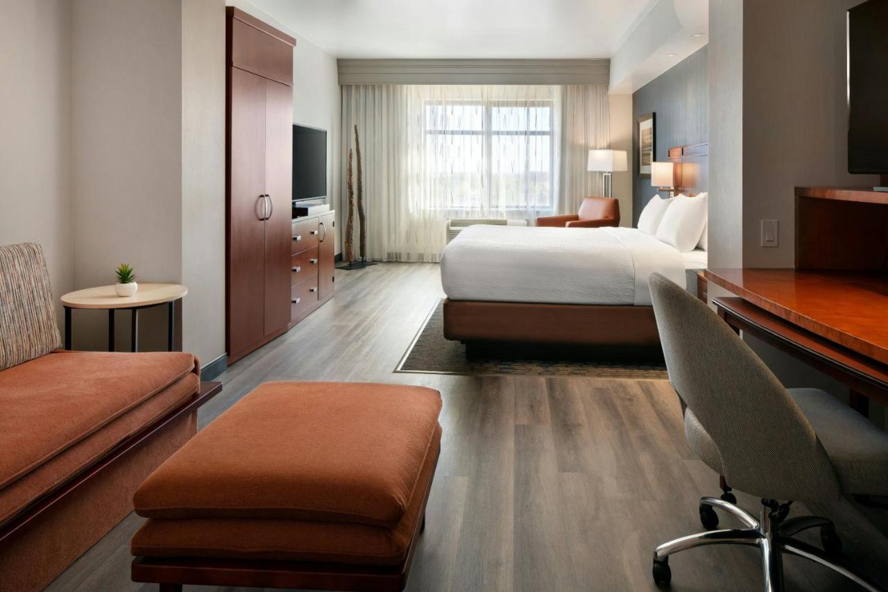 Junior King Suite with Sofa Bed at Courtyard Scottsdale Salt River