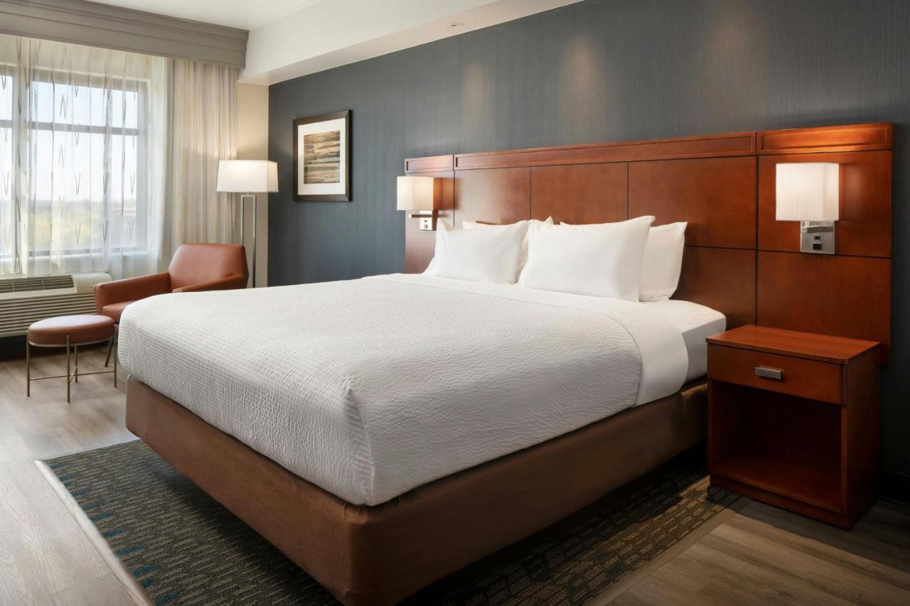 Junior King Suite with Sofa Bed at Courtyard Scottsdale Salt River