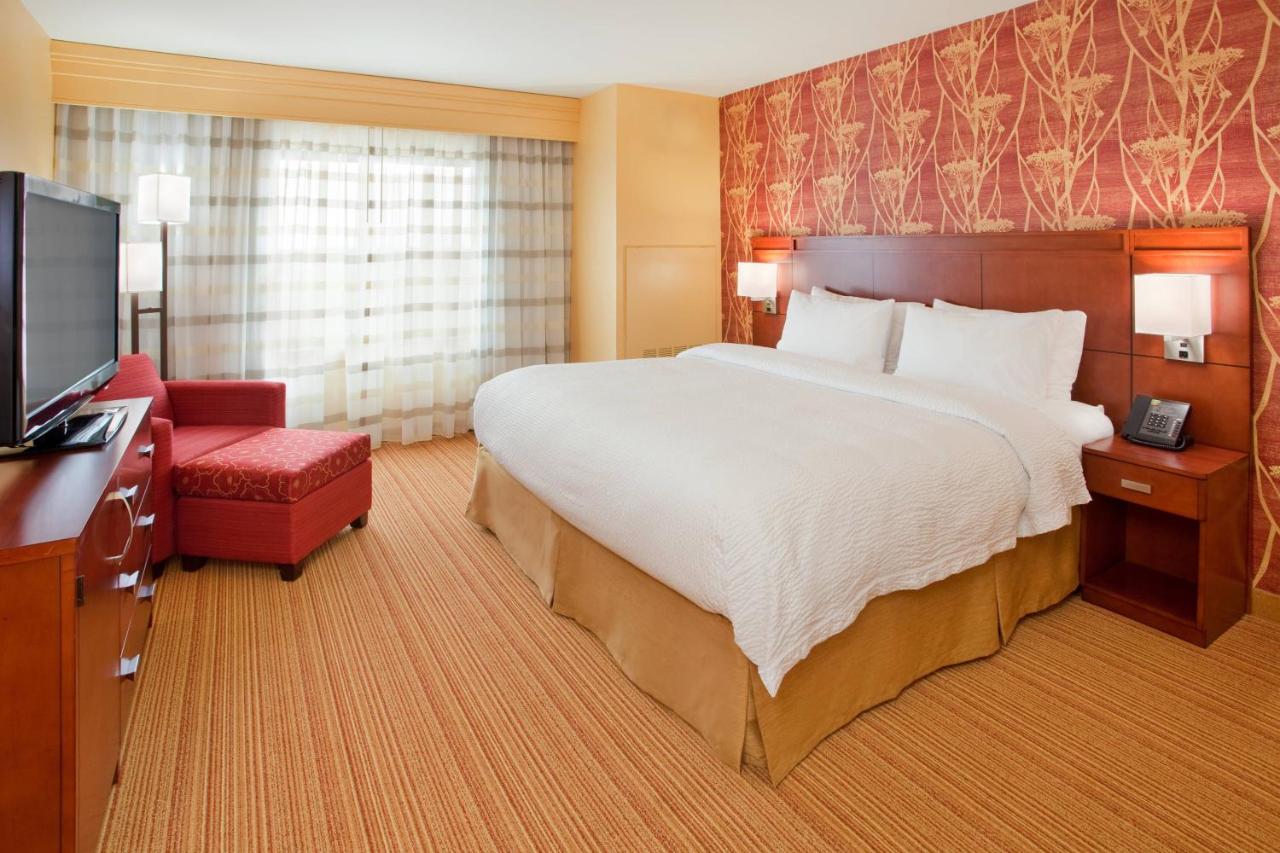 | Courtyard by Marriott Pittsburgh North/Cranberry Woods