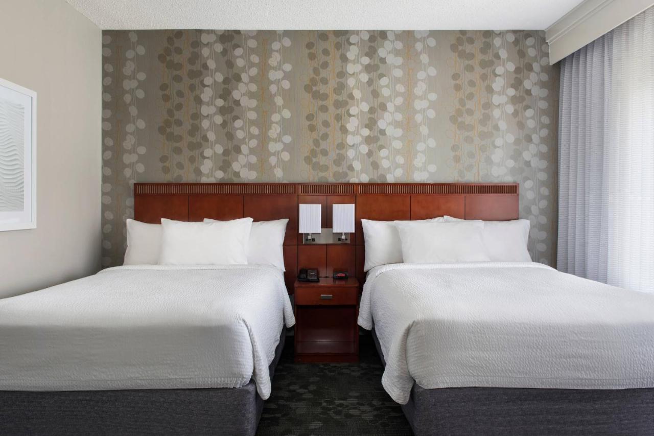 Quadruple Room at Courtyard by Marriott Lincroft Red Bank